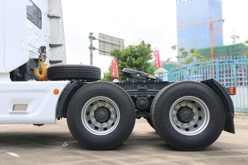 东风柳汽 乘龙T7重卡 450马力 6X4 国四牵引车(LZ4251T7DA)