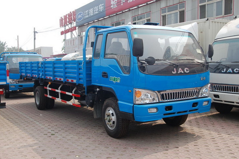 江淮 骏铃W530 160马力 4X2 6.8米 国四 排半栏板载货车(HFC1160P81K1E1)
