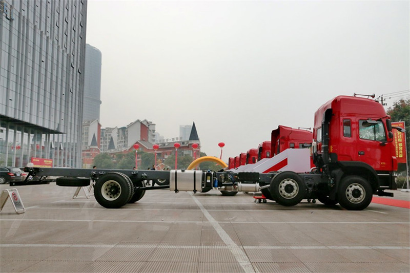 江淮 格尔发A5W重卡 350马力 8X4 9.5米 国五排半厢式载货车(速比:4.11)(HFC5311XXYP1K2H45S3V)