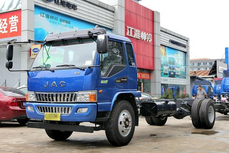 江淮 骏铃E7 154马力 4X2 6.8米 国四 排半载货车底盘(HFC5160XXYP81K1E1)