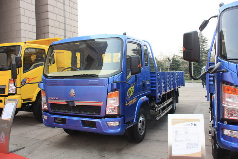 中国重汽HOWO 悍将 109马力 3.8米 4X2 国四排半栏板轻卡(宽体)(ZZ1047D3414D145)