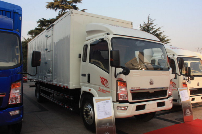 中国重汽HOWO 悍将 标载版 143马力 3.8米 4X2 国五排半厢式轻卡(ZZ5047XXYF3315E145)