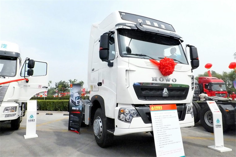 中国重汽 HOWO T7H重卡 440马力 6X4 国四牵引车(白色)(ZZ4257V324HD1B)